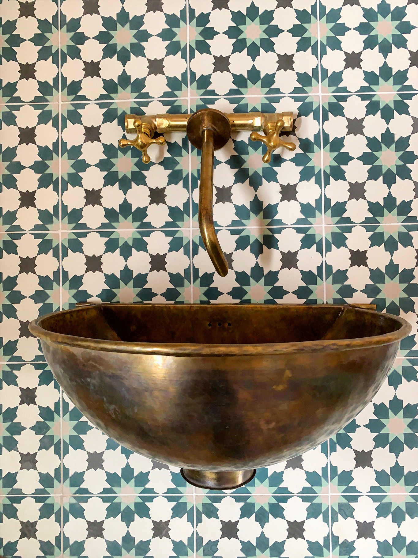 Sunny Sands House Tiles Sink