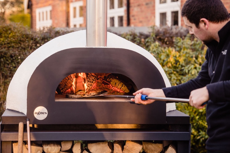 Pizza oven in action