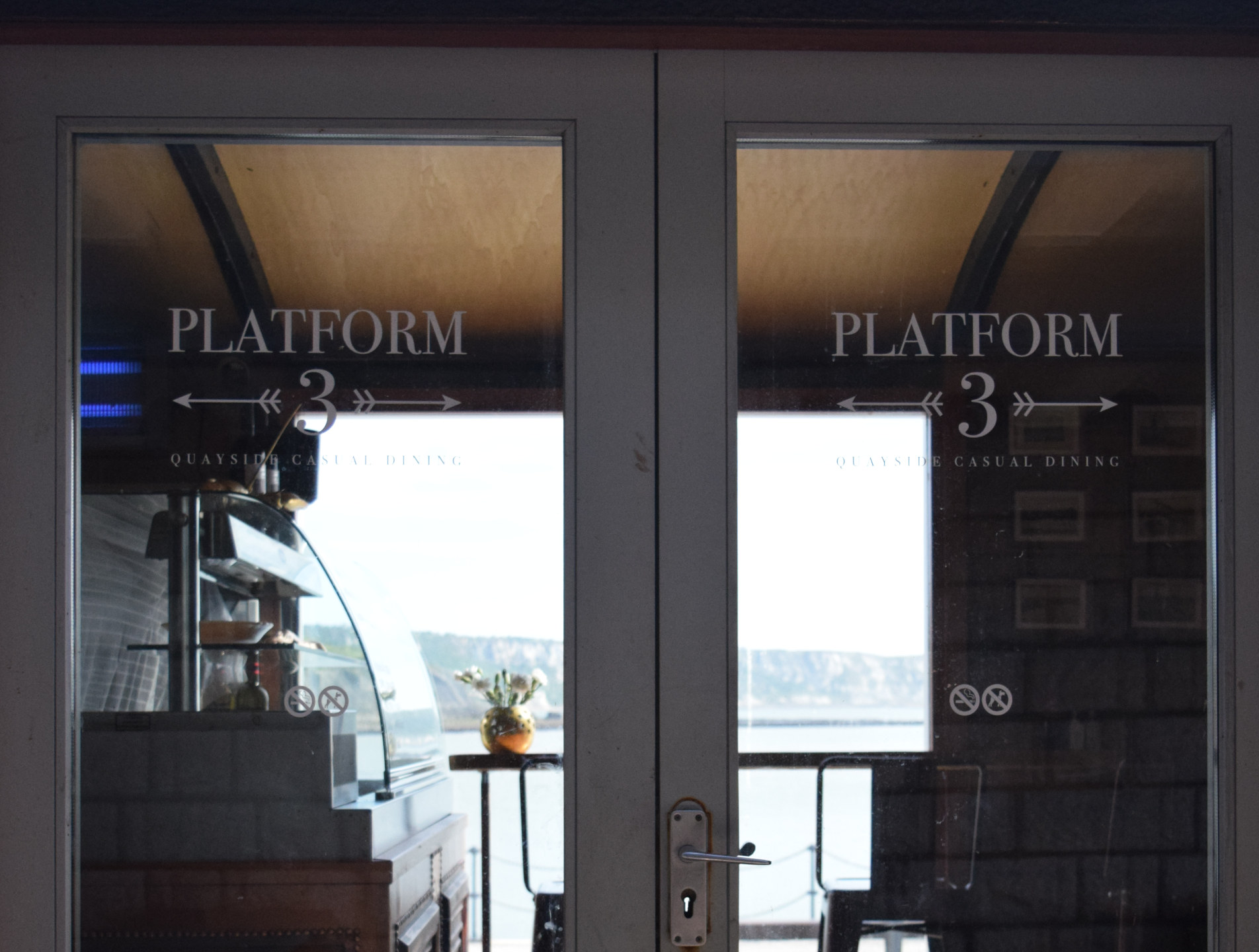 Platform 3 door