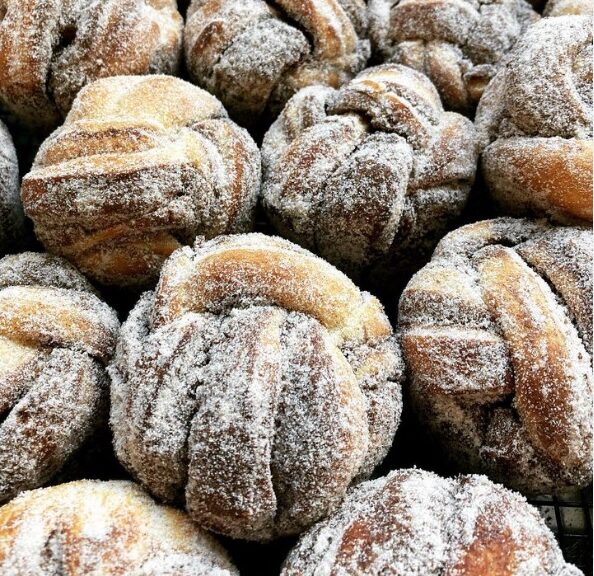 Rachel Leigh Bakes Cinnamon Rolls