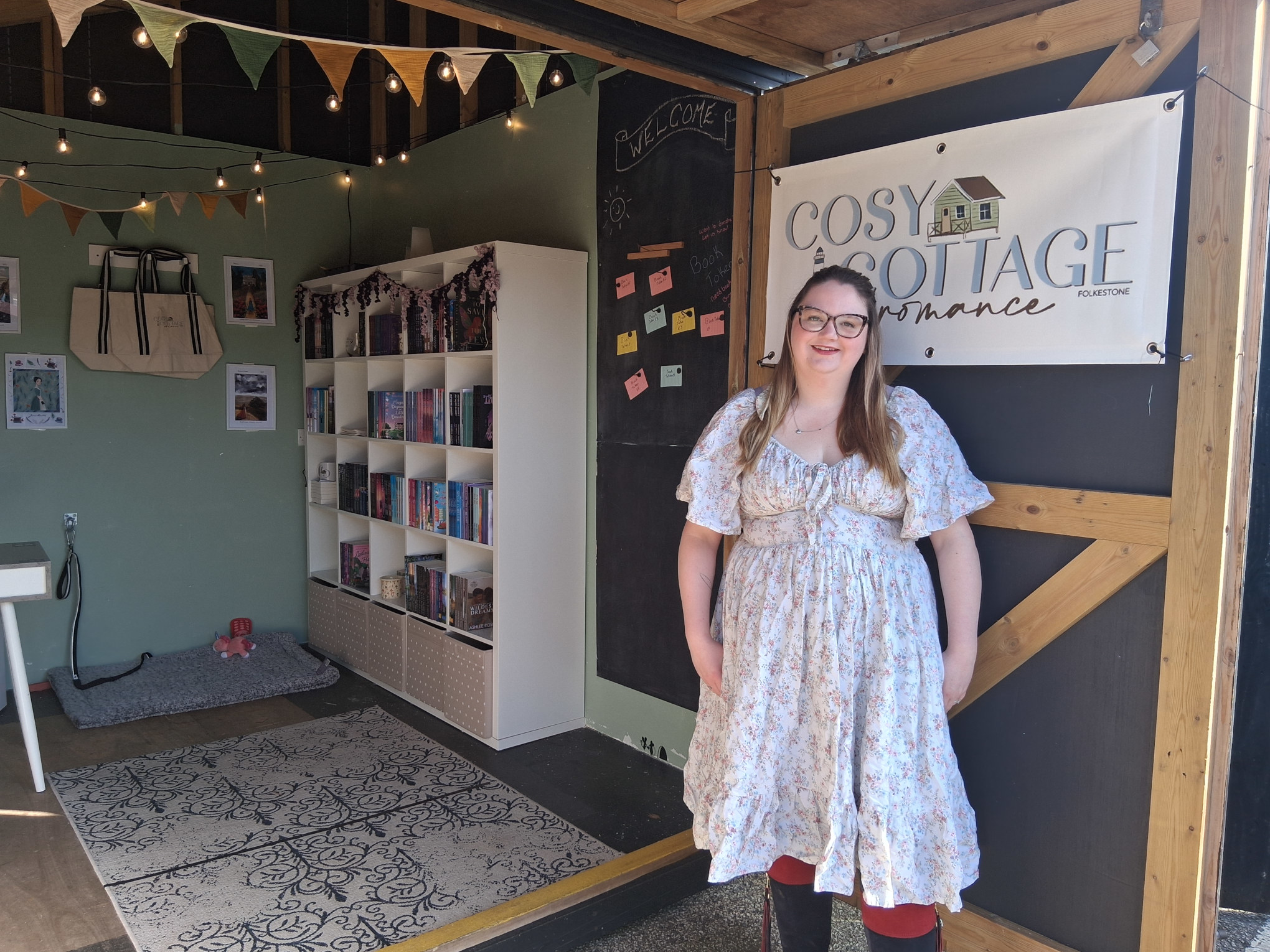 Cosy Cottage Romance Hut