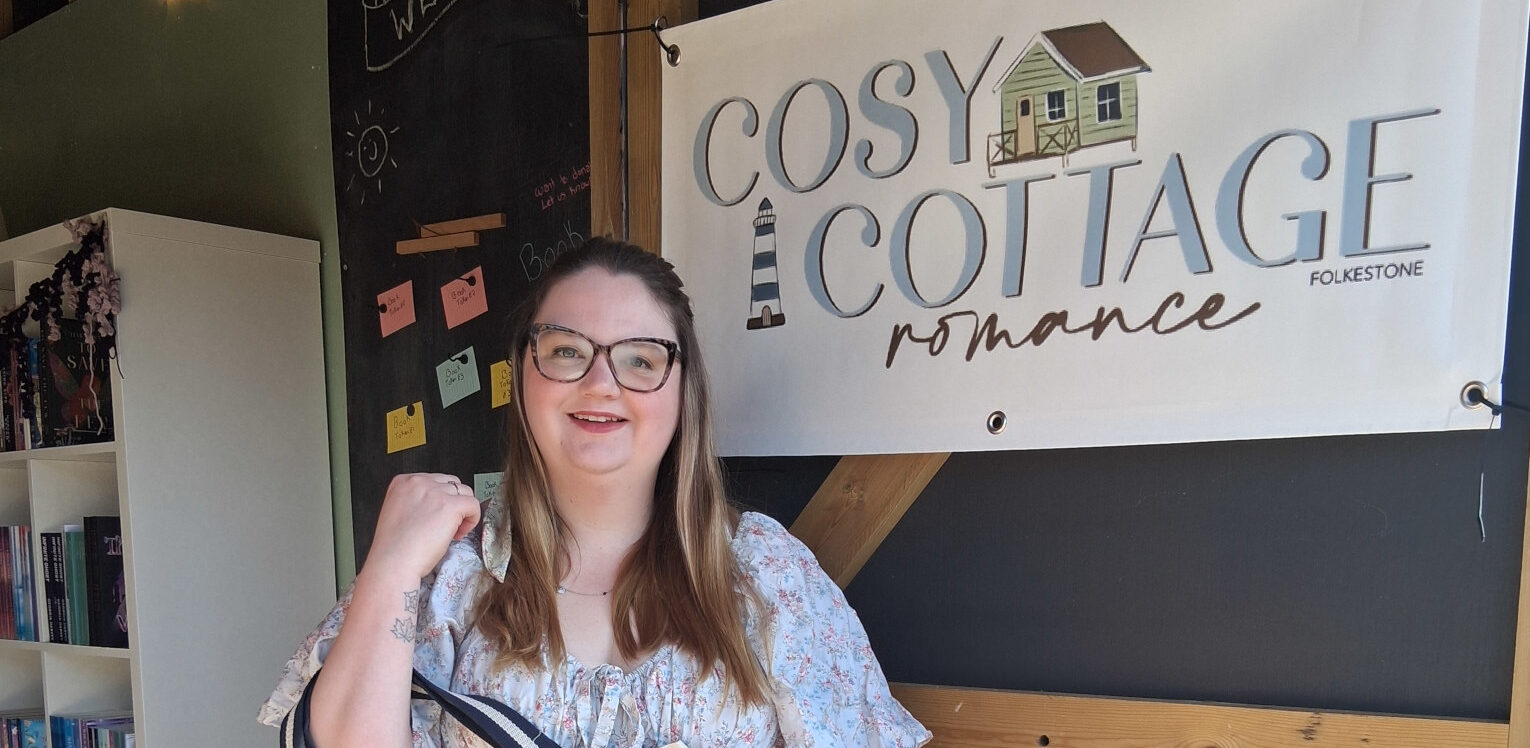 Cosy Cottage Romance Tote