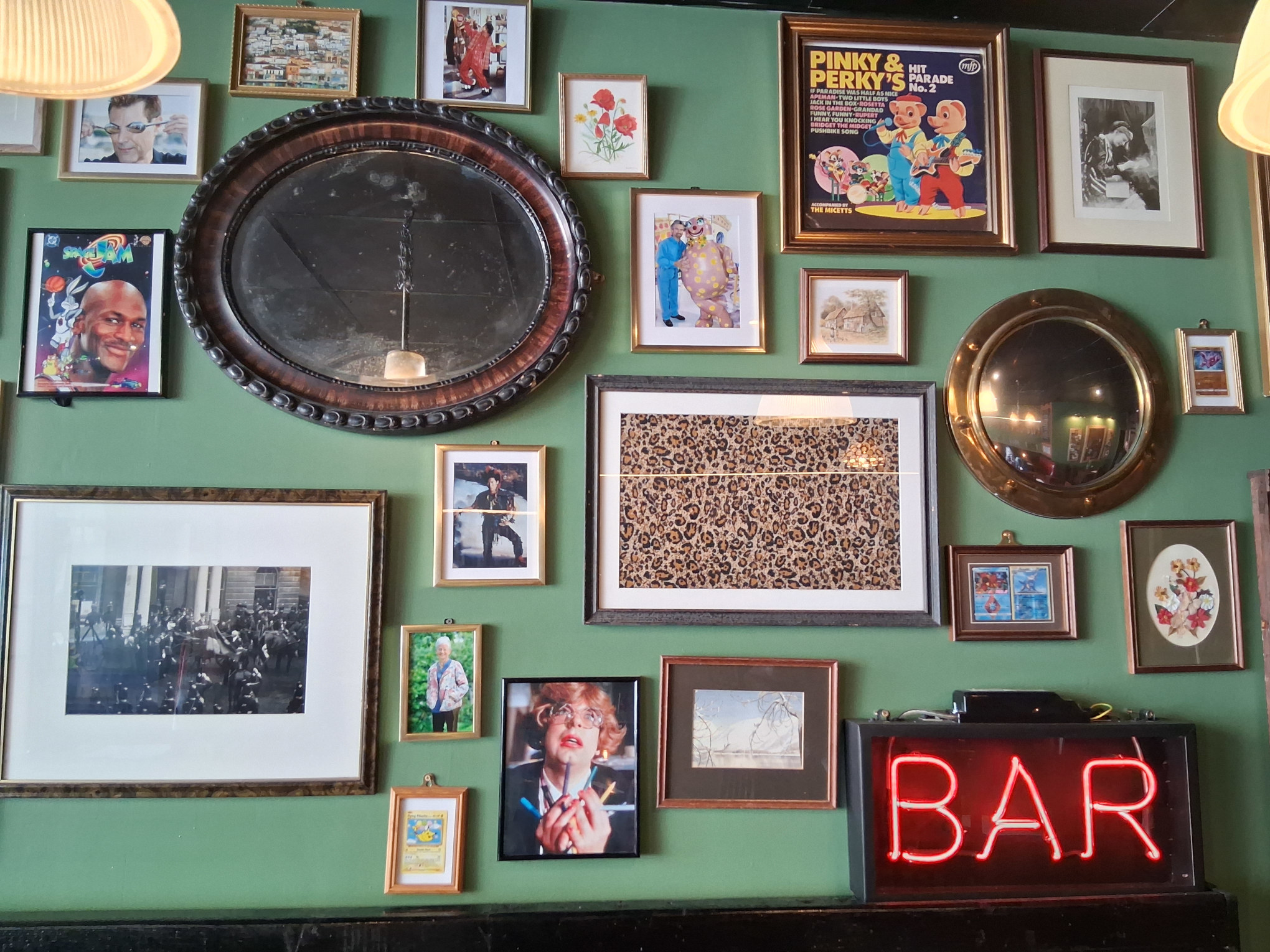 Roni and Rita's wall