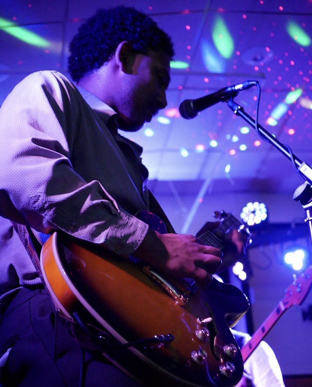 Folkesound Guitarist