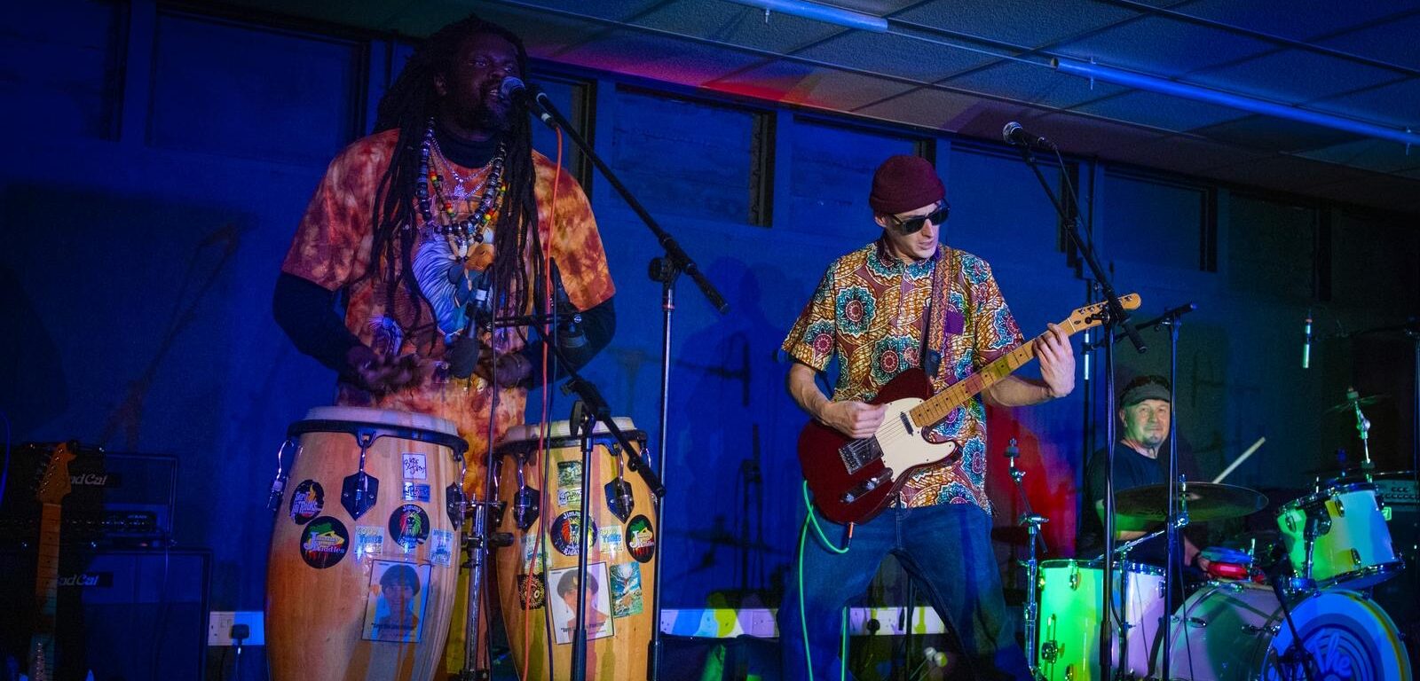 Folkesound band with extra drums